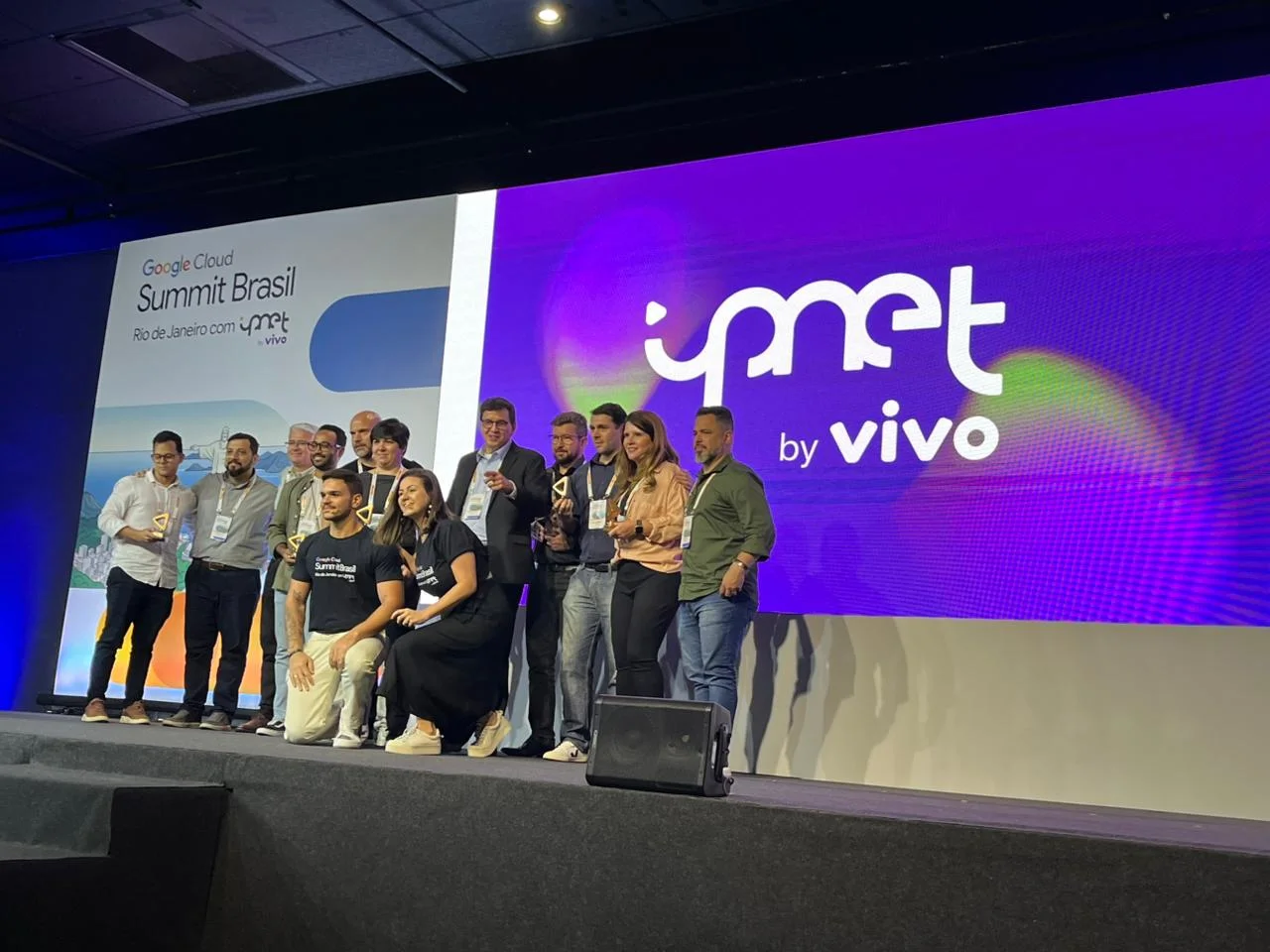 ApexBrasil recebe prêmio de inovação em IA durante o Google Summit 2025